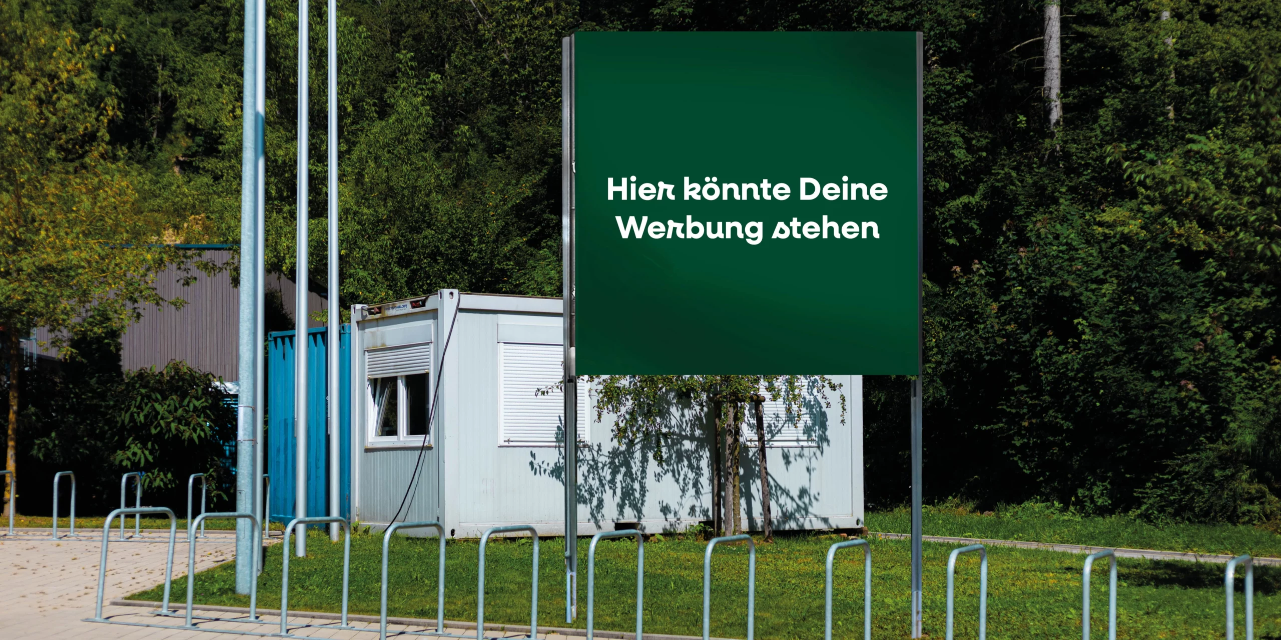 Die Werbetafel am Freibad in Münsingen